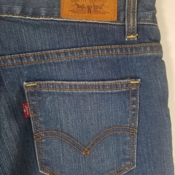Levi's High Rise Flare Jeans - Picture 4 of 5